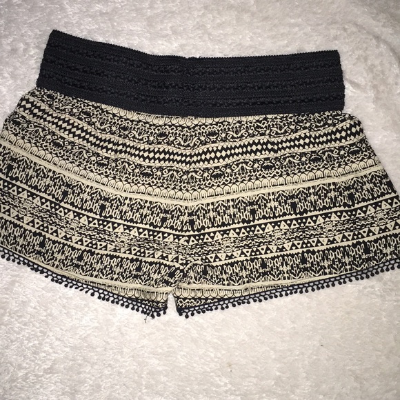 Black and tan patterned shorts - Picture 4 of 5